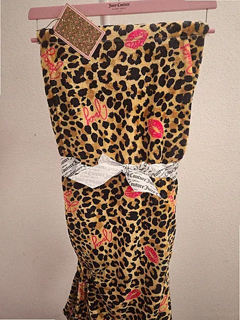 JUICY COUTURE LOS ANGELES CALIFORNIA HOME OVERSIZED PRINTED PLUSH THROW 60INX70